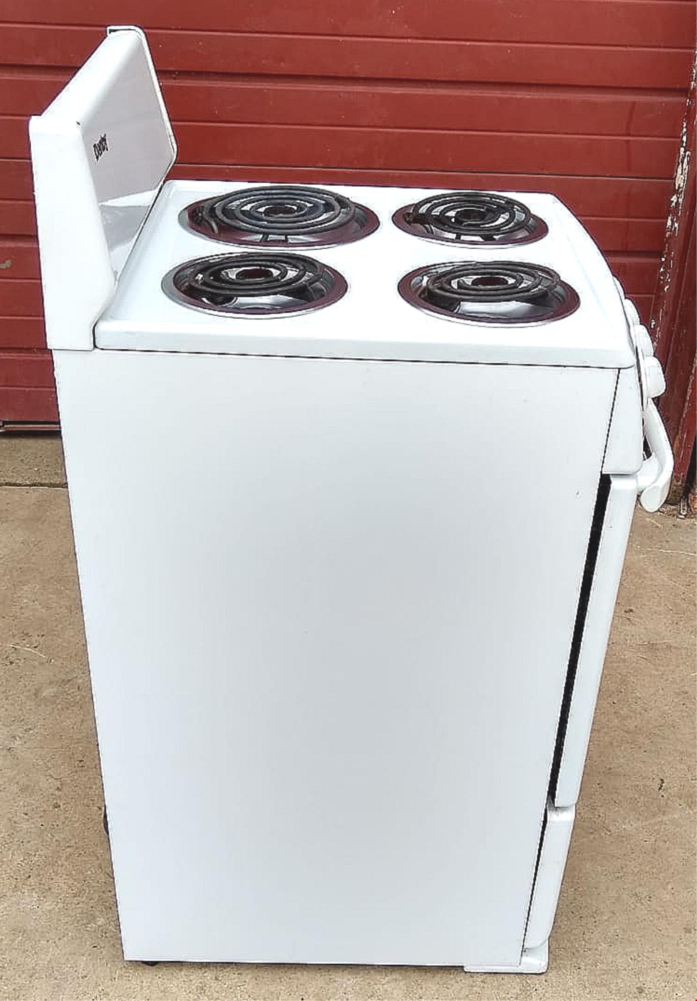 PERFECT FOR TIGHT SPACE DANBY 20" FREESTANDING ELECTRIC RANGE OVEN 220Volt WHITE