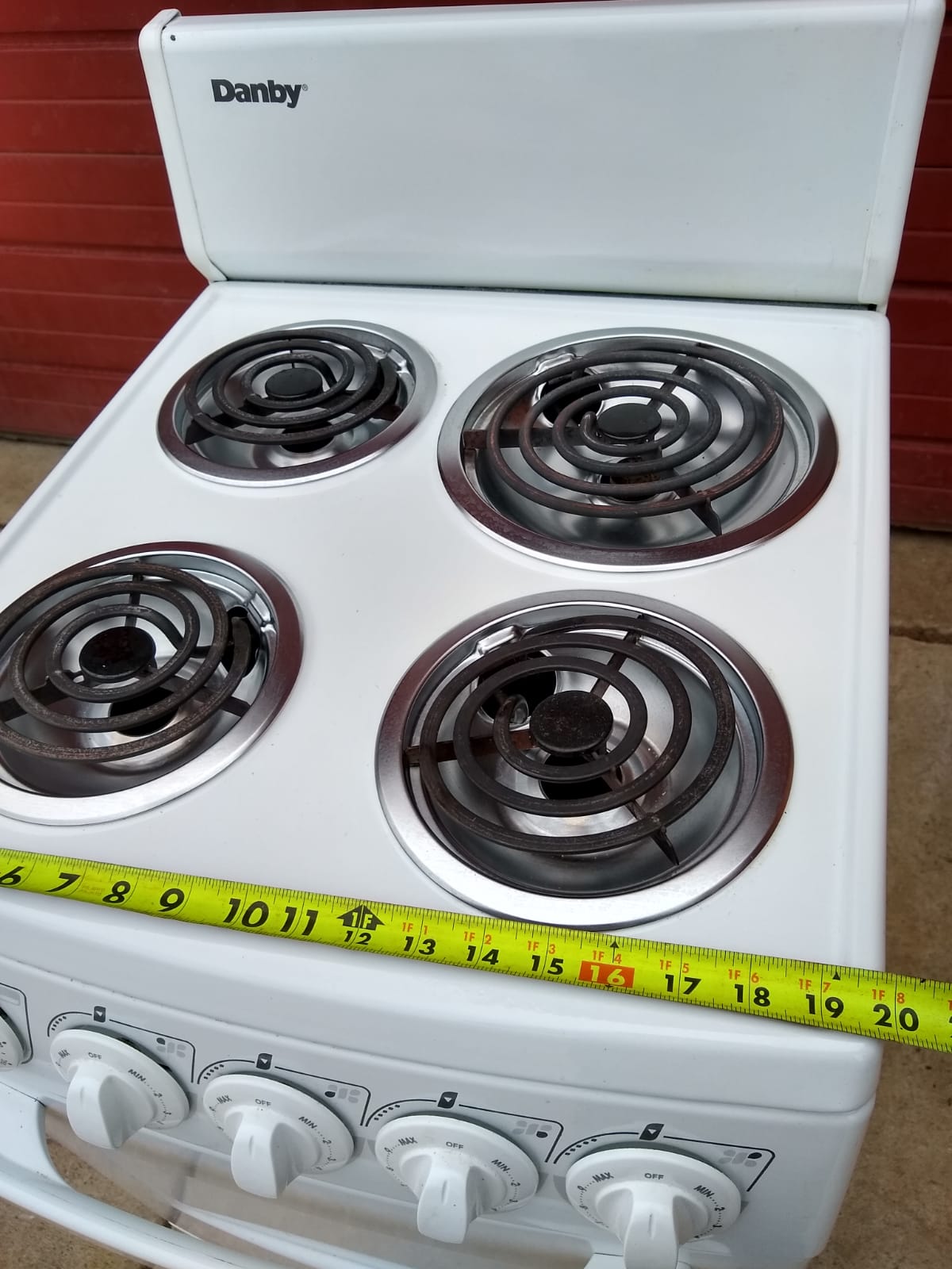 PERFECT FOR TIGHT SPACE DANBY 20" FREESTANDING ELECTRIC RANGE OVEN 220Volt WHITE