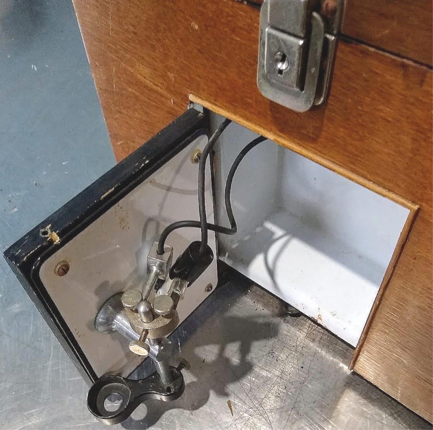 RARE VINTAGE BECKMAN MODEL G pH METER BAKELITE WOODEN BOX CASE FREE SHIPPING