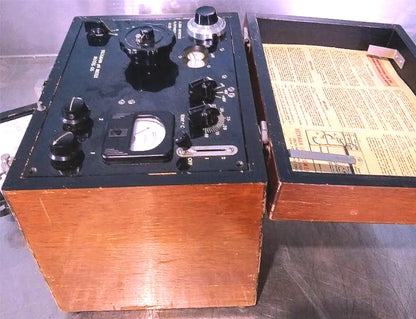 RARE VINTAGE BECKMAN MODEL G pH METER BAKELITE WOODEN BOX CASE FREE SHIPPING