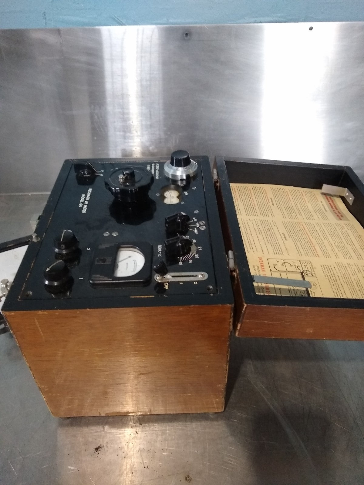 RARE VINTAGE BECKMAN MODEL G pH METER BAKELITE WOODEN BOX CASE FREE SHIPPING