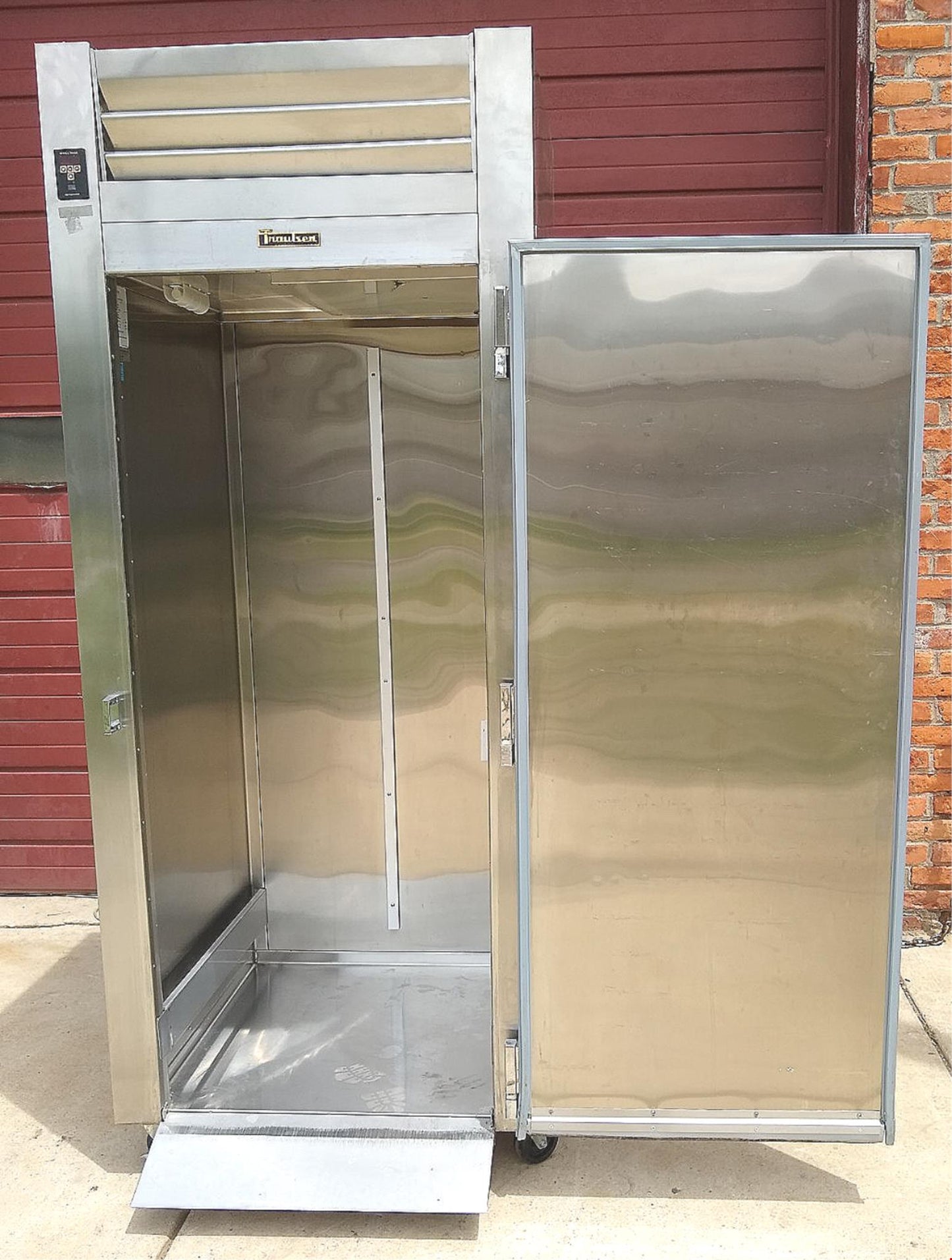 TRAULSEN RRI132LUT-FHS ROLL-IN COMMERCIAL STAINLESS STEEL REFRIGERATOR FREE SHIP