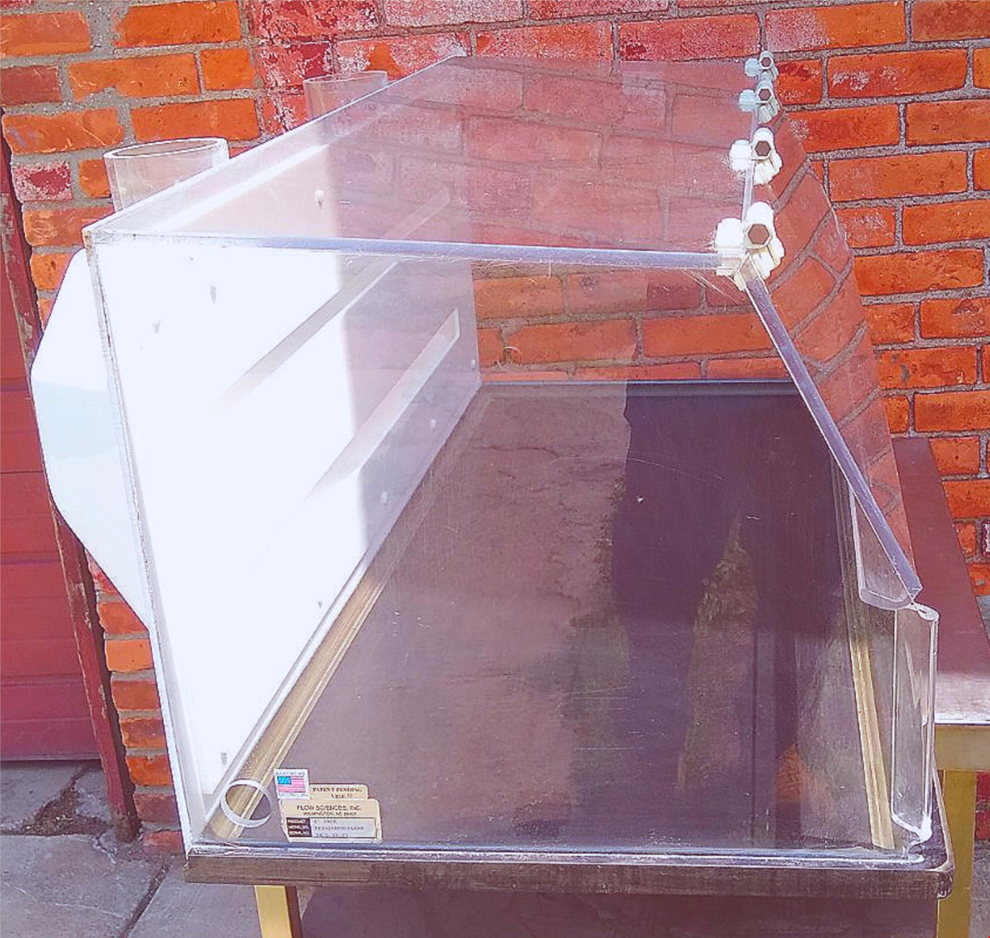 FLOW SCIENCES VBSE VENTED 4ft SAFETY ENCLOSURE FUME HOOD with 2 FAN FILTER MOUNT