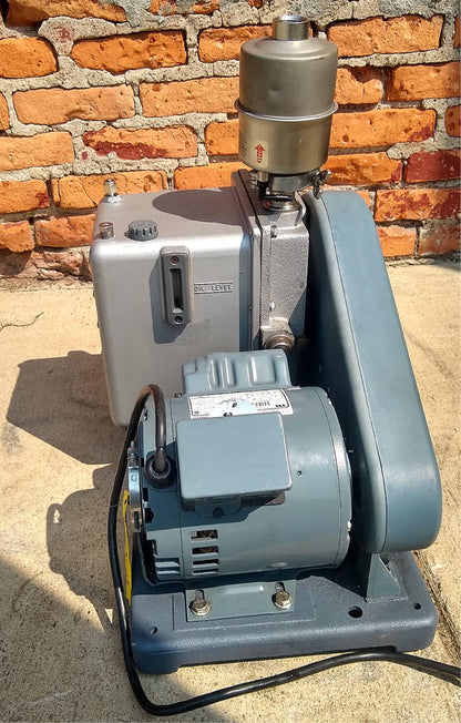 WELCH BELT DRIVEN DUOSEAL1402N CHEMSTAR VACUUM PUMP 1x10⁻⁴To WATCHVIDEO FREESHIP