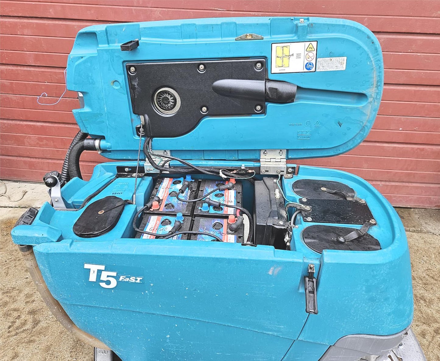 WARRANTY TENNANT T5 FAST WALKBEHIND BATTERY FLOOR SCRUBBER WATCHVIDEO FREESHIP