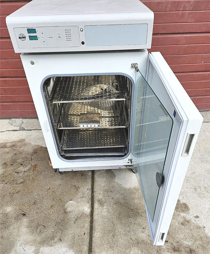 NUAIRE NU-8500 CO2 INCUBATOR 4 SHELVES 100% OPERATIONAL 90-DAY-WARRANTY FREESHIP