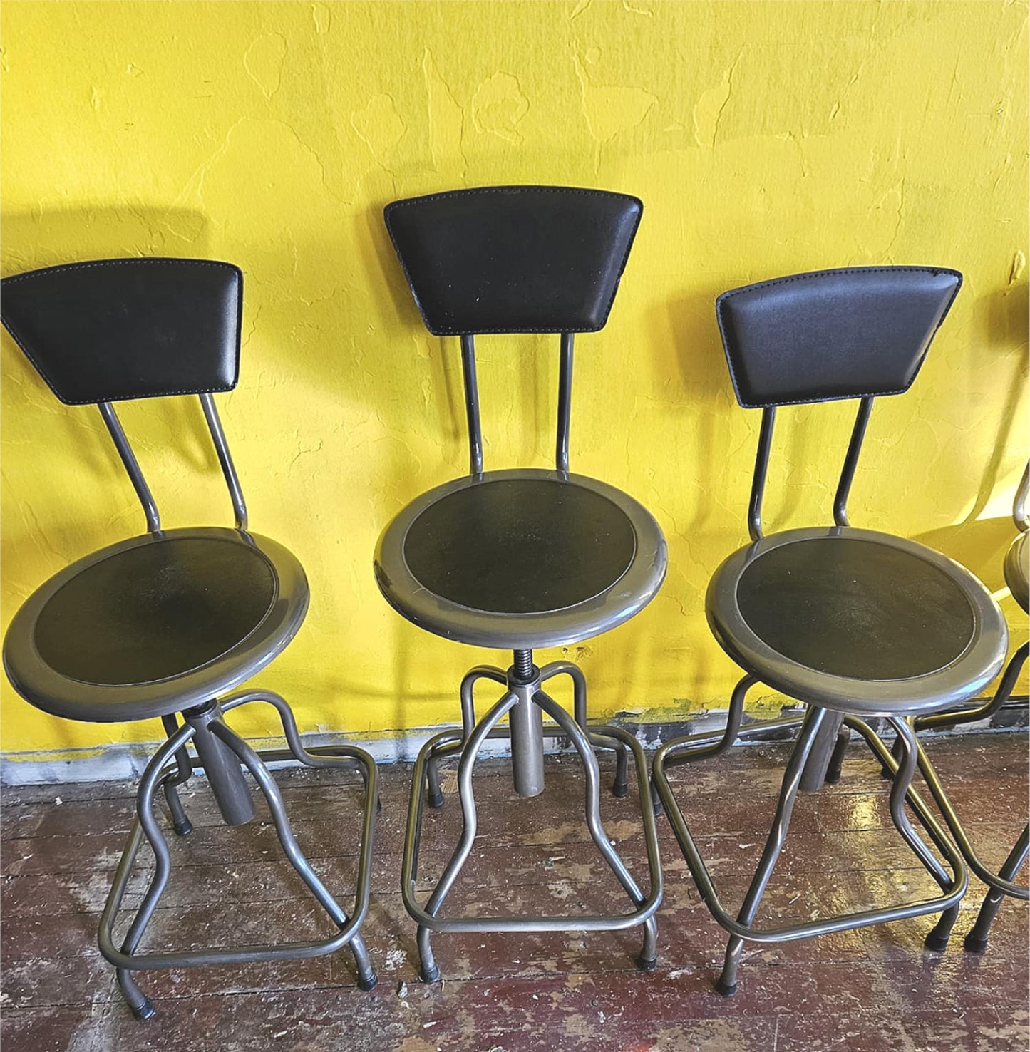 SIX SAFCO 6664 DIESEL SWIVEL HIGH BASE ADJUSTABLE INDUSTRIAL STOOL RECYC/LEATHER