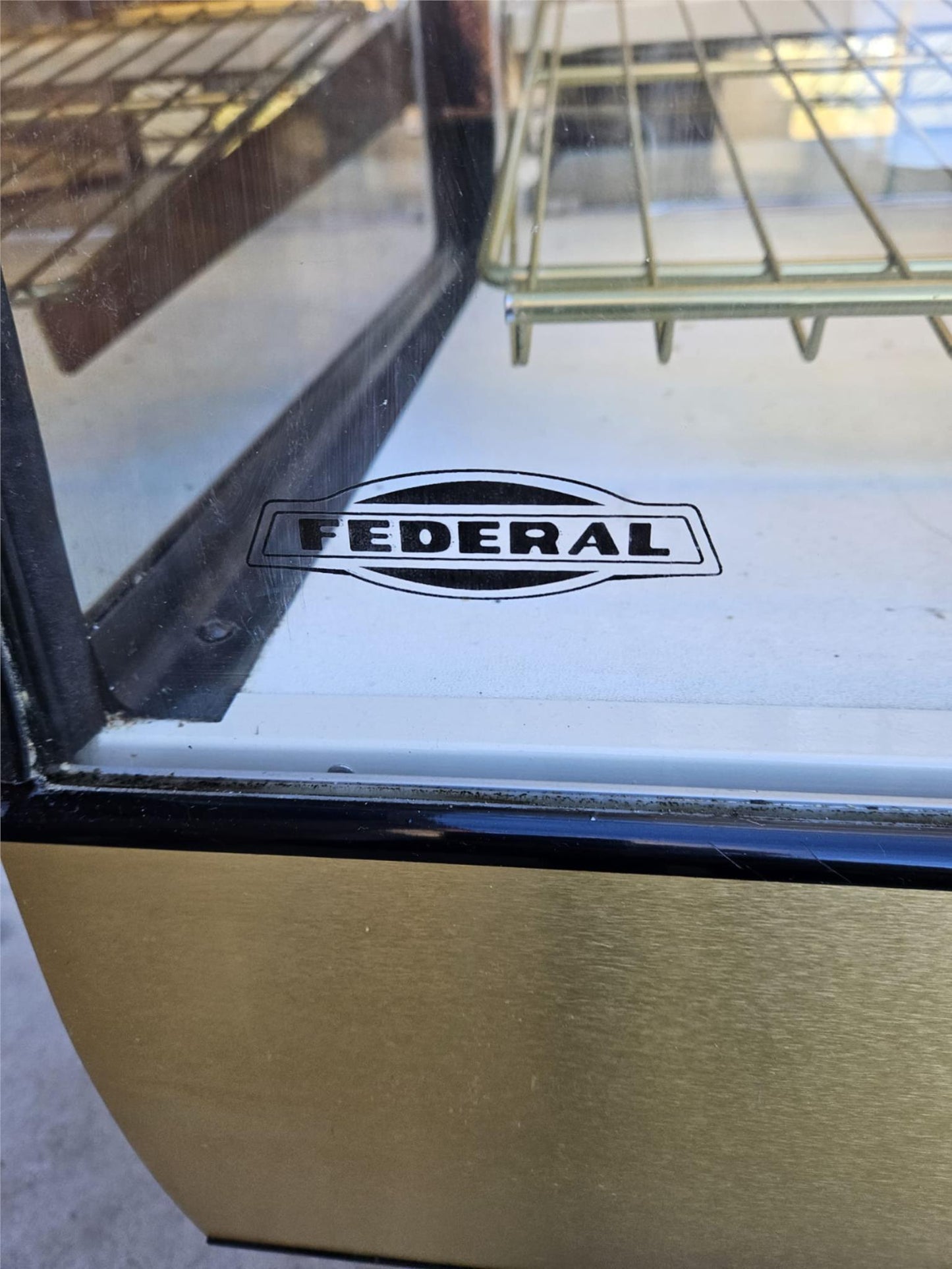 WARRANTY 31"x 48"x35" FEDERAL CURVED GLASS LIGHT BAKERY DISPLAY CABINET FREESHIP