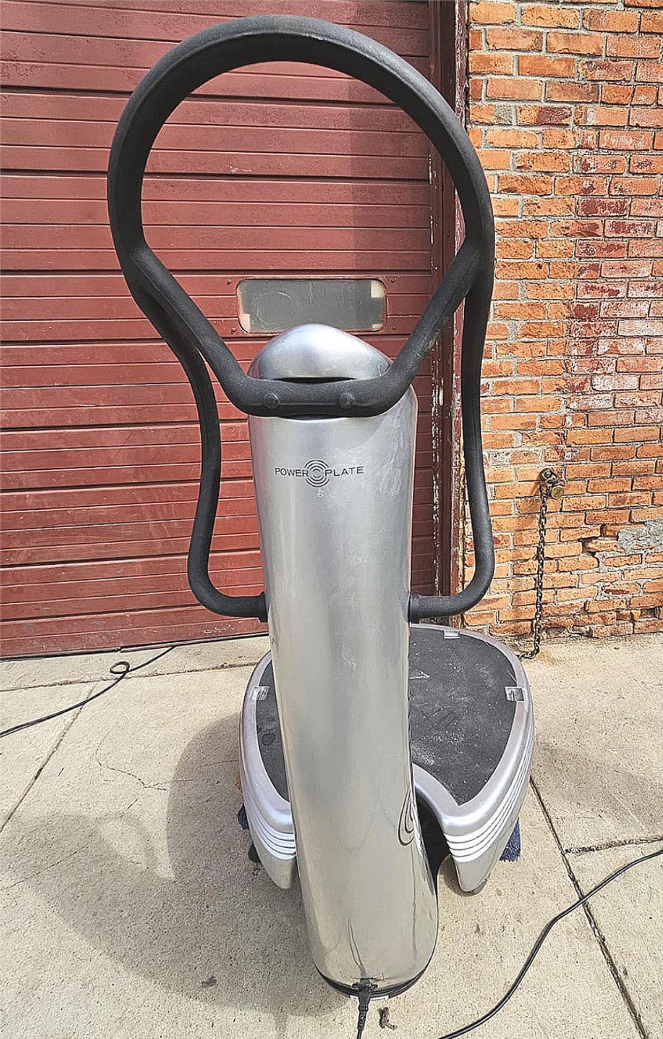 POWER PLATE® PRO5 AIRDAPTIVE VIBRATION EXERCISE MACHINE 90DAYWARRANTY WATCHVIDEO