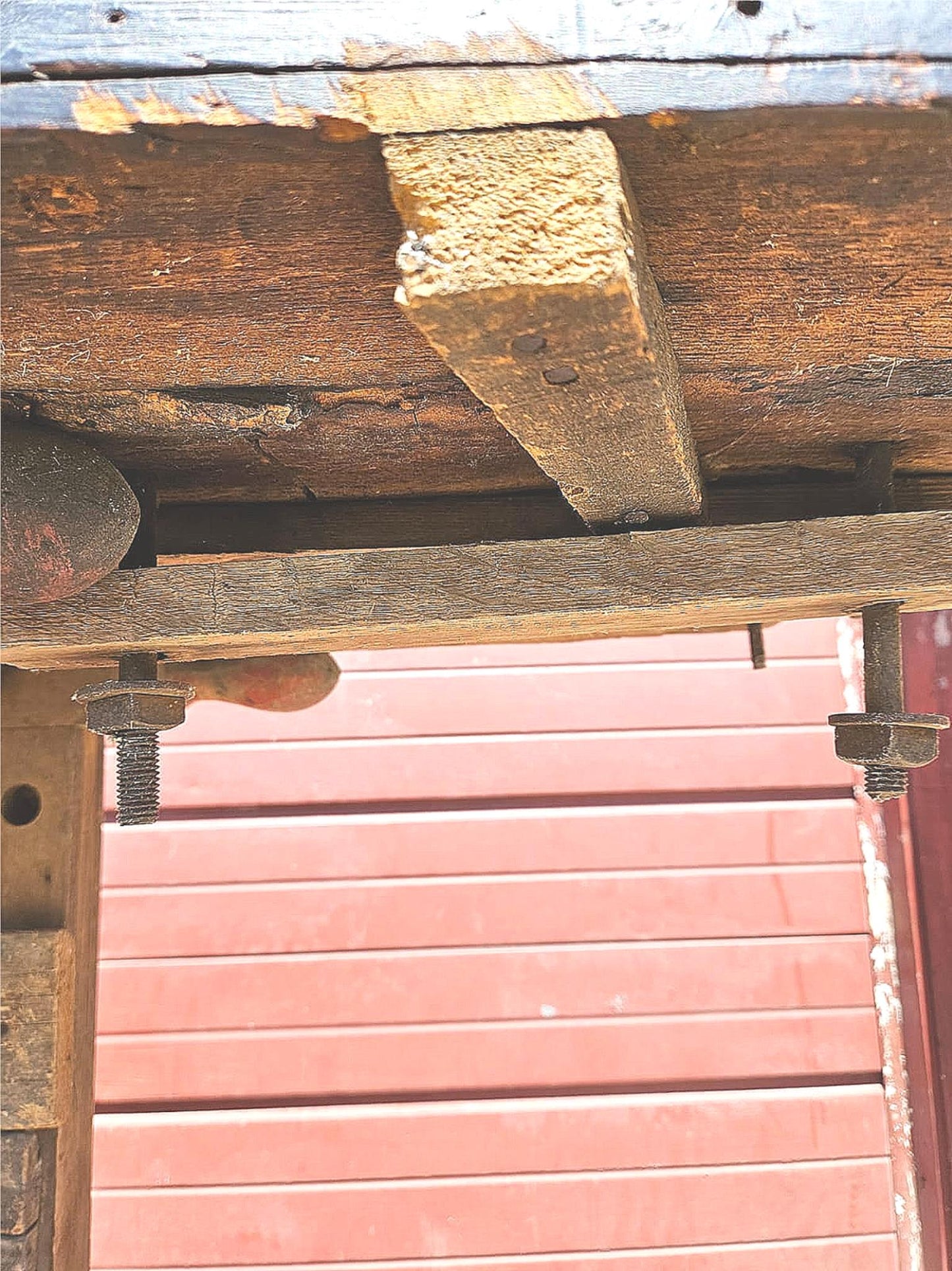 VINTAGE RUSTIC PINE CARPENTER WORKBENCH w IRON VICE CLAMP & STORAGE TRUNK TOOLS