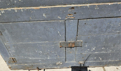 VINTAGE RUSTIC PINE CARPENTER WORKBENCH w IRON VICE CLAMP & STORAGE TRUNK TOOLS