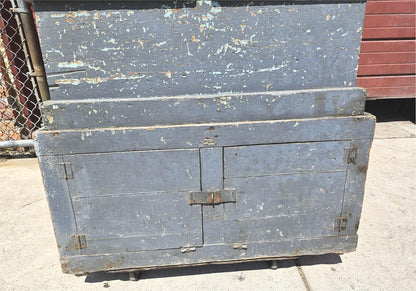 VINTAGE RUSTIC PINE CARPENTER WORKBENCH w IRON VICE CLAMP & STORAGE TRUNK TOOLS