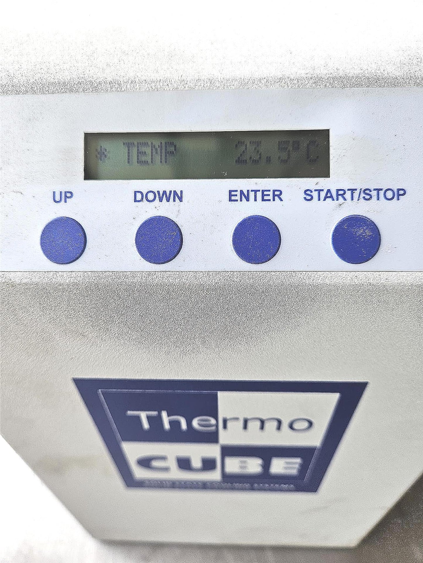 90-DAY-WARRANTY THERMOCUBE 10-300-1C-1-CP-AF-AR BENCHTOP RECIRCULATING CHILLER