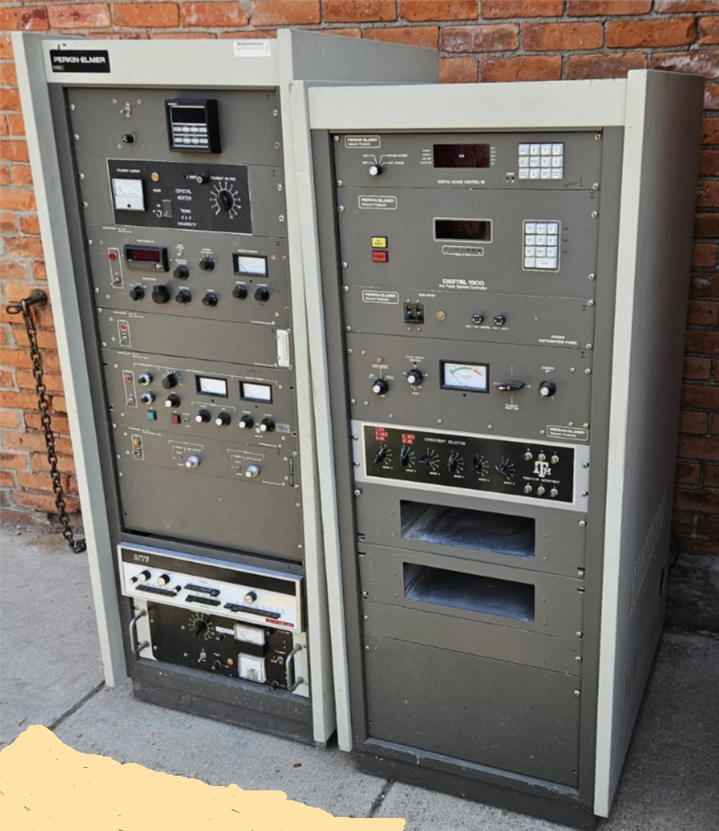 PERKIN-ELMER ULTRA HIGH VACUUM 32-100 / 11-010 ION ELECTRON CHROMATOGRAPH SYSTEM