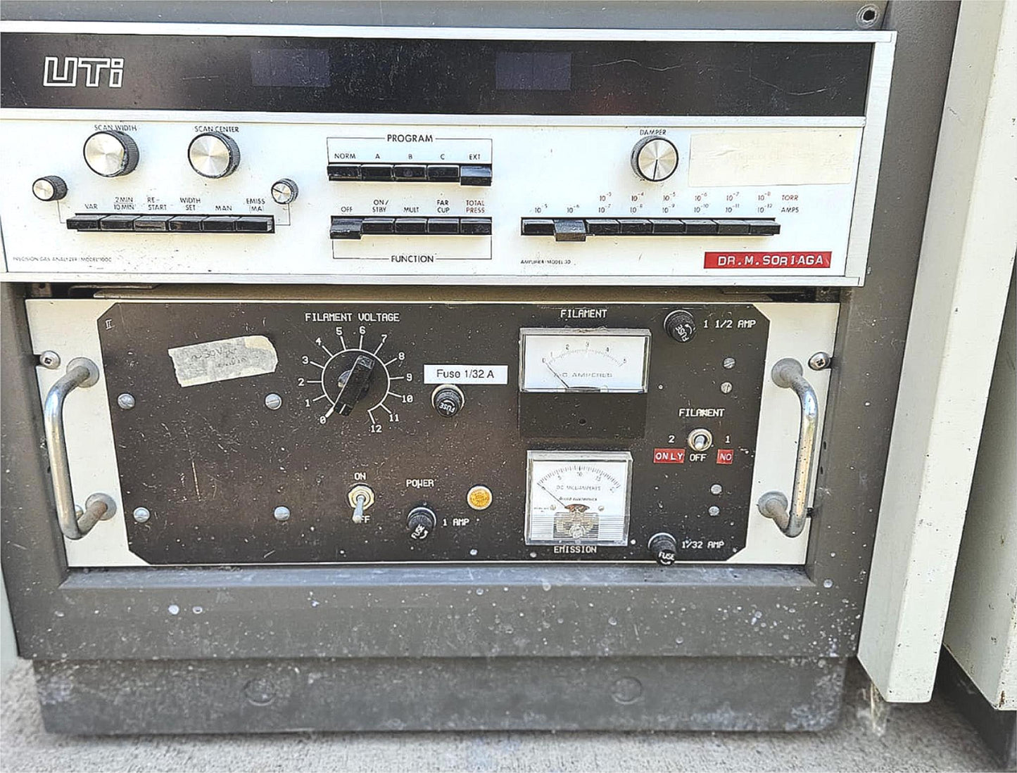 PERKIN-ELMER ULTRA HIGH VACUUM 32-100 / 11-010 ION ELECTRON CHROMATOGRAPH SYSTEM