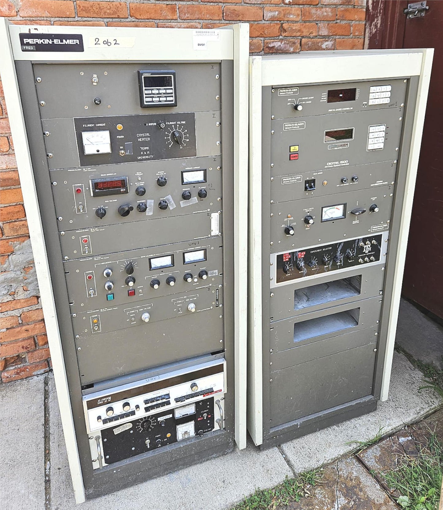 PERKIN-ELMER ULTRA HIGH VACUUM 32-100 / 11-010 ION ELECTRON CHROMATOGRAPH SYSTEM