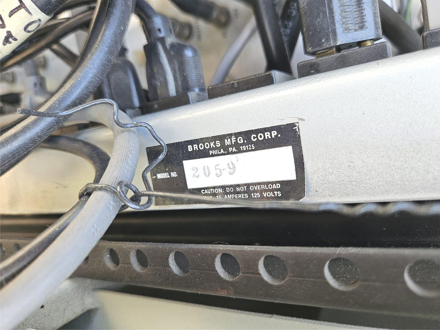 PERKIN-ELMER ULTRA HIGH VACUUM 32-100 / 11-010 ION ELECTRON CHROMATOGRAPH SYSTEM