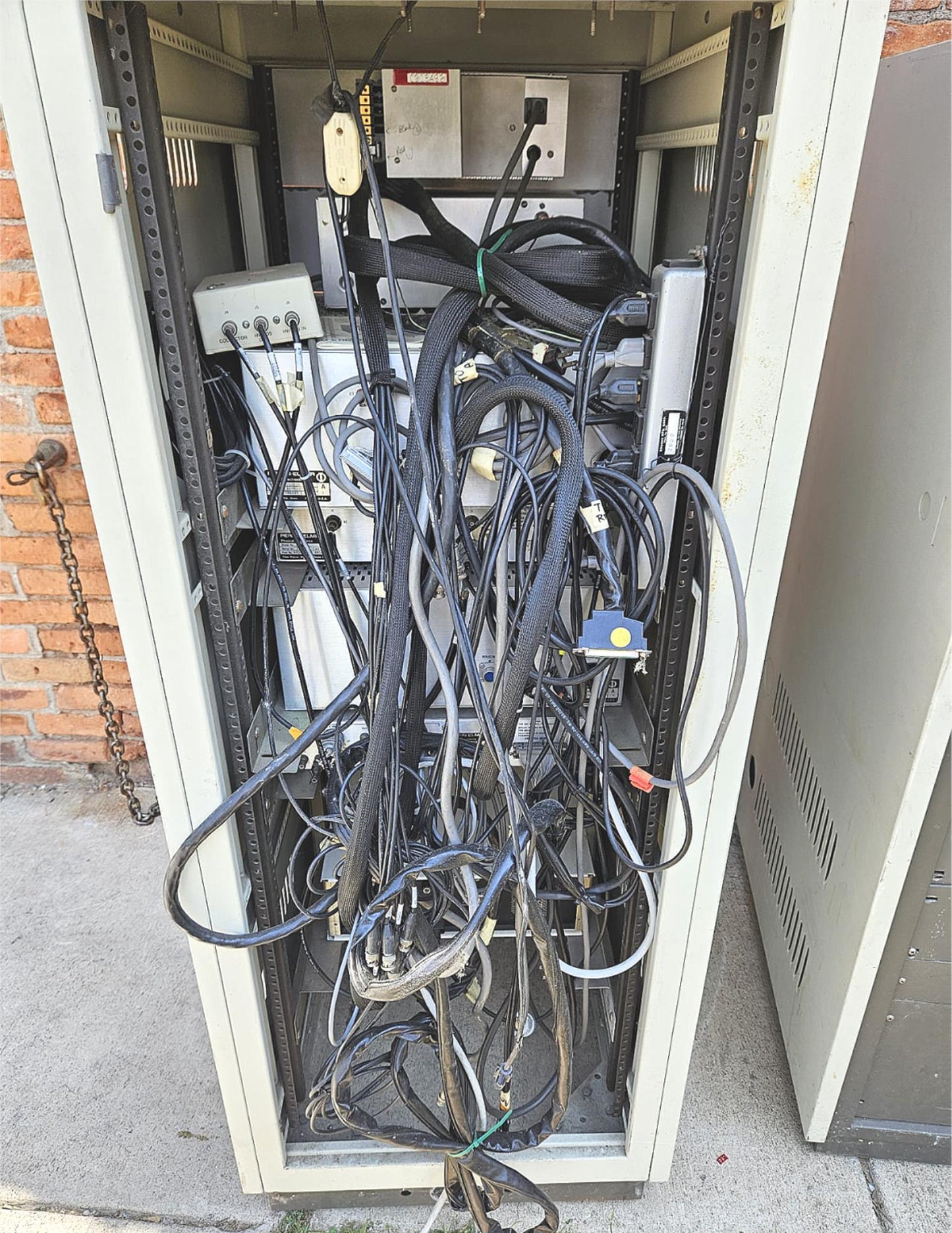 PERKIN-ELMER ULTRA HIGH VACUUM 32-100 / 11-010 ION ELECTRON CHROMATOGRAPH SYSTEM