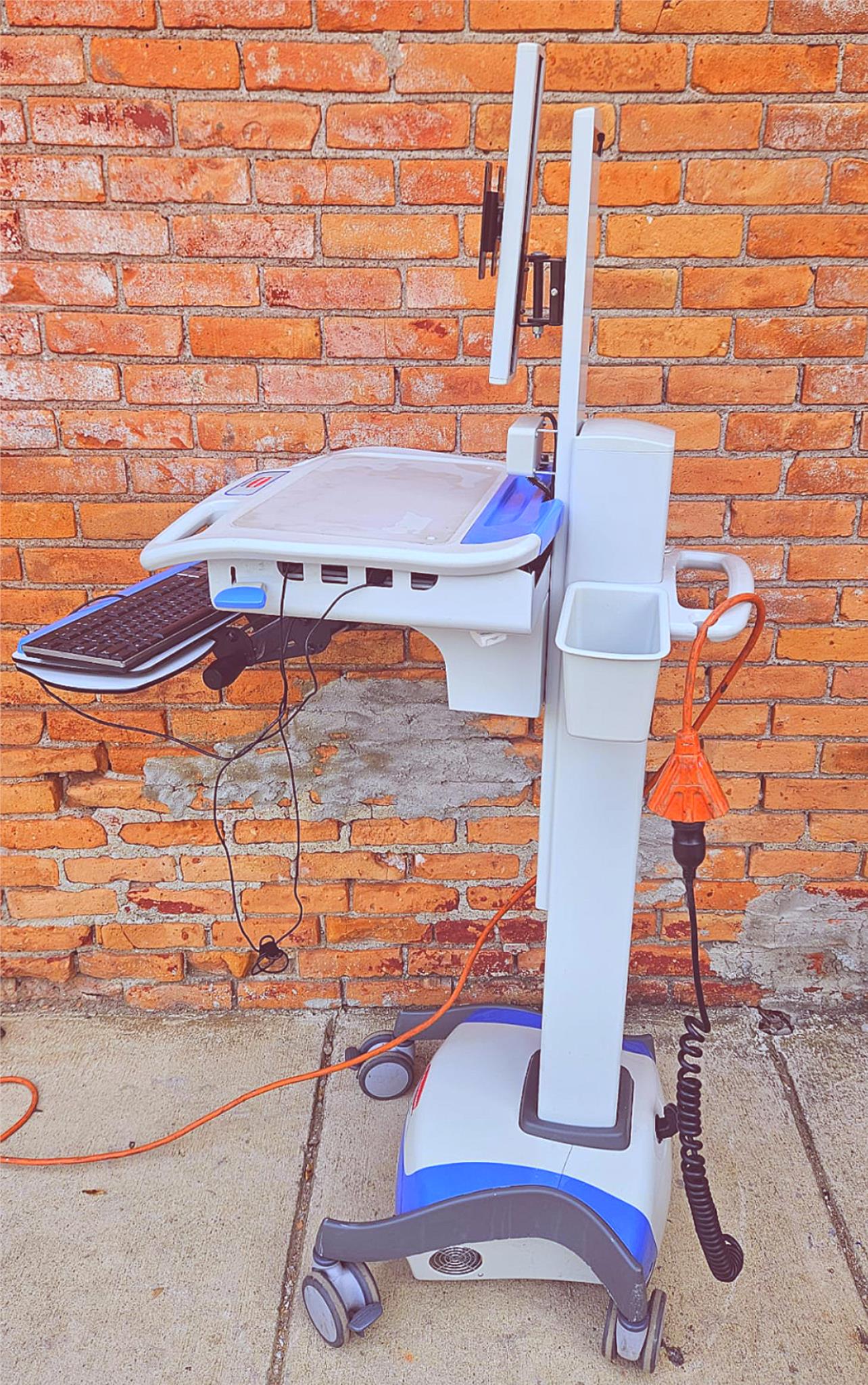 RUBBERMAID 1781127 ROLL STAND MEDICAL LAPTOP VARIABLE HEIGHT AC CART FREE SHIP