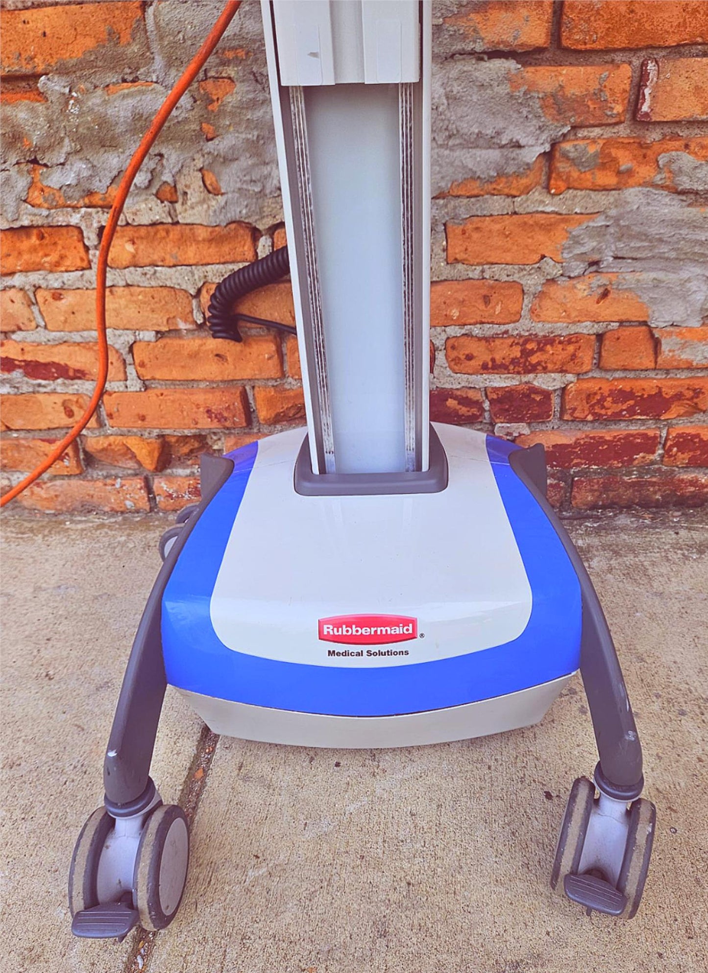 RUBBERMAID 1781127 ROLL STAND MEDICAL LAPTOP VARIABLE HEIGHT AC CART FREE SHIP