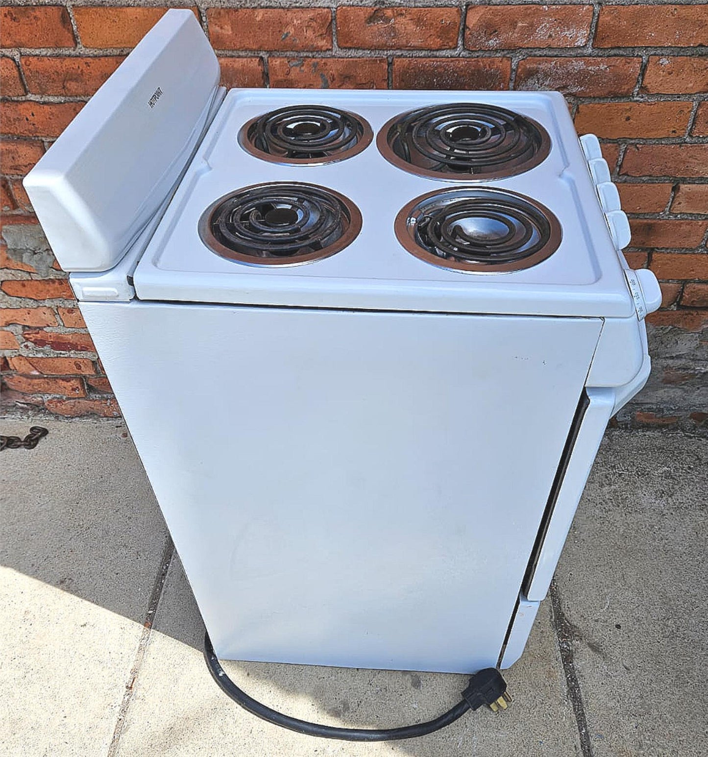 PERFECTFORTIGHTSPACE HOTPOINT 20" FREESTANDING ELECTRIC RANGE OVEN 220Volt WHITE