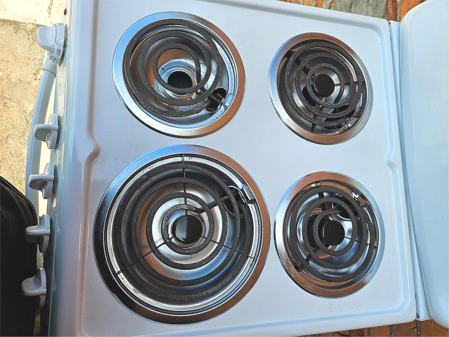 PERFECTFORTIGHTSPACE HOTPOINT 20" FREESTANDING ELECTRIC RANGE OVEN 220Volt WHITE