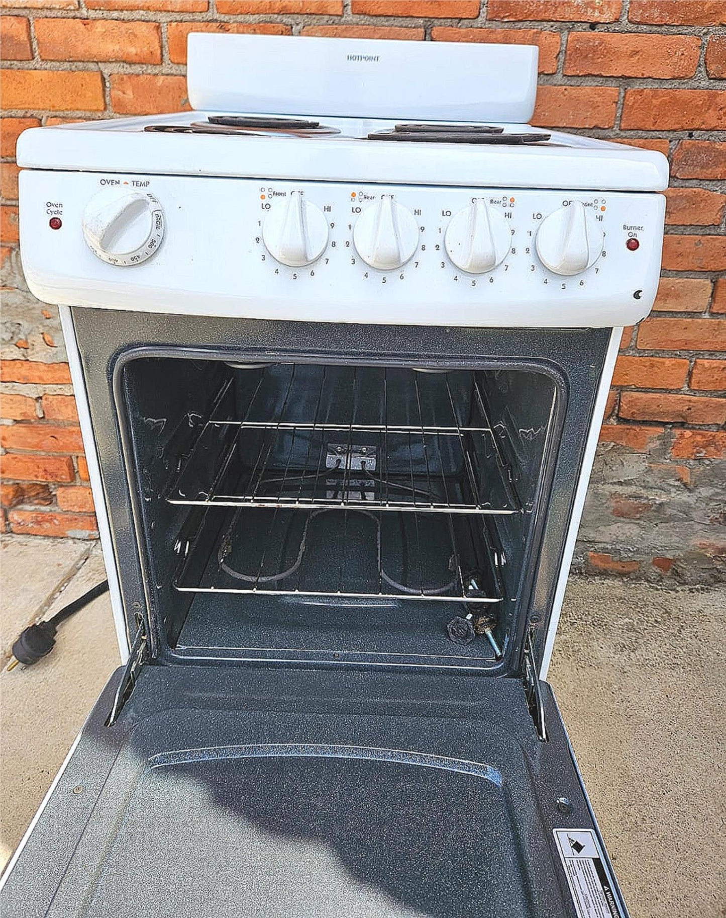 PERFECTFORTIGHTSPACE HOTPOINT 20" FREESTANDING ELECTRIC RANGE OVEN 220Volt WHITE