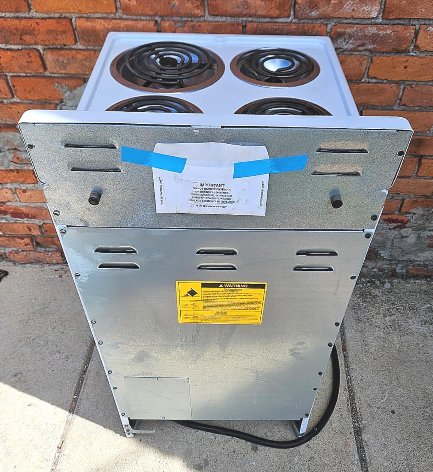 PERFECTFORTIGHTSPACE HOTPOINT 20" FREESTANDING ELECTRIC RANGE OVEN 220Volt WHITE